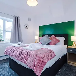  Holiday home Charming And Modern 3br Steps Away From Center United Kingdom